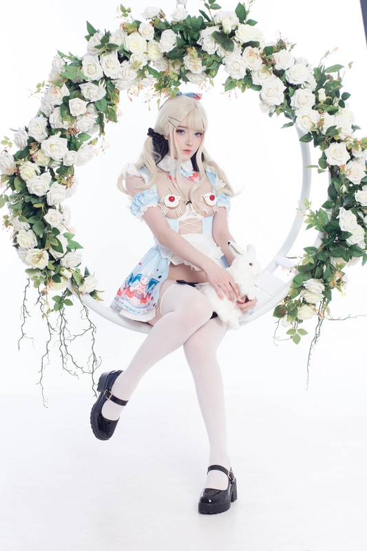 Alice in Easterland - candy ball